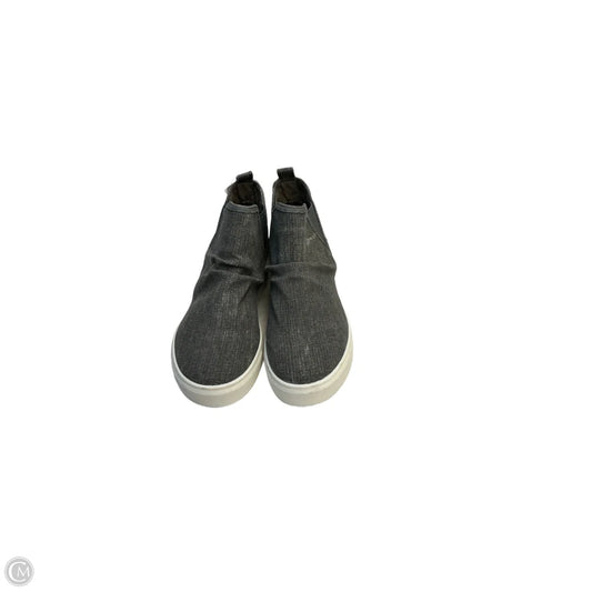 Shoes Flats By Very G In Grey, Size: 8
