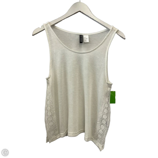Top Sleeveless By Divided In White, Size: S