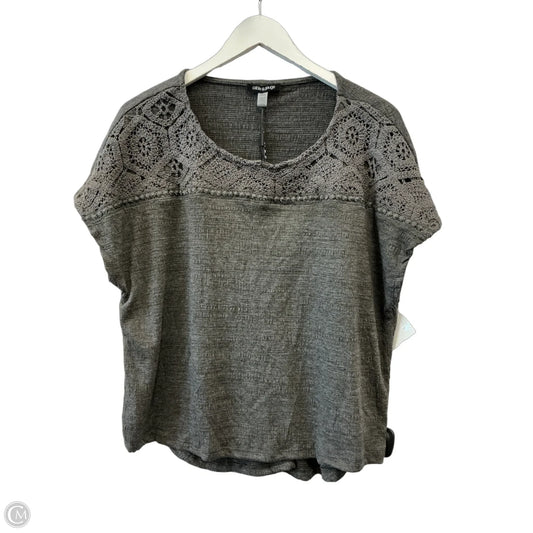 Top Short Sleeve By Cable And Gauge In Grey, Size: L