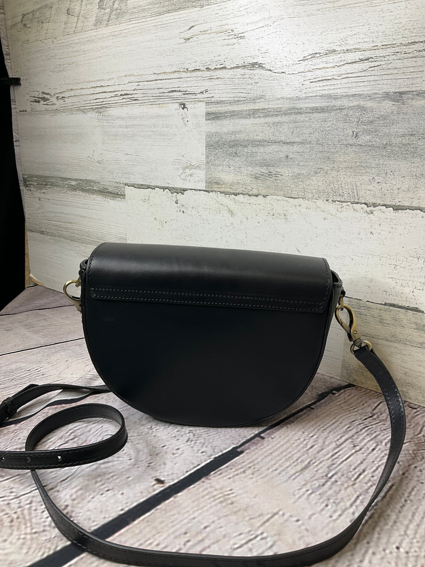 Crossbody Leather By Clothes Mentor  Size: Medium