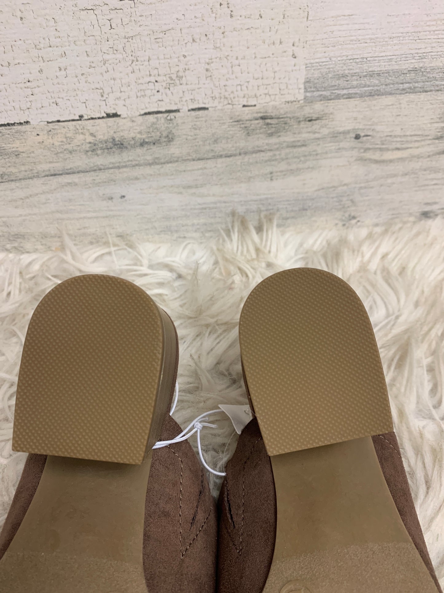 Sandals Heels Block By Universal Thread  Size: 6
