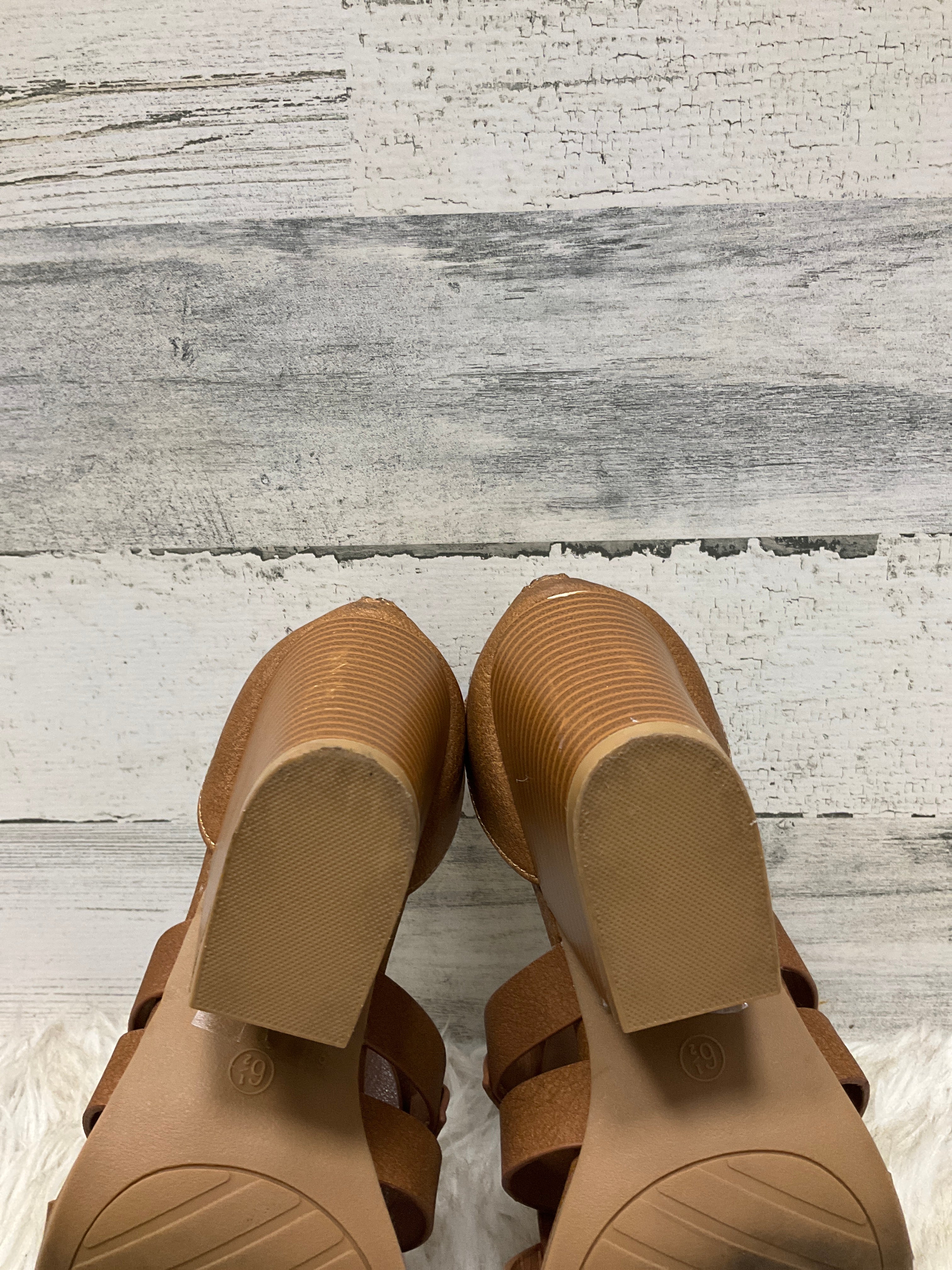 Maurices sandals clearance