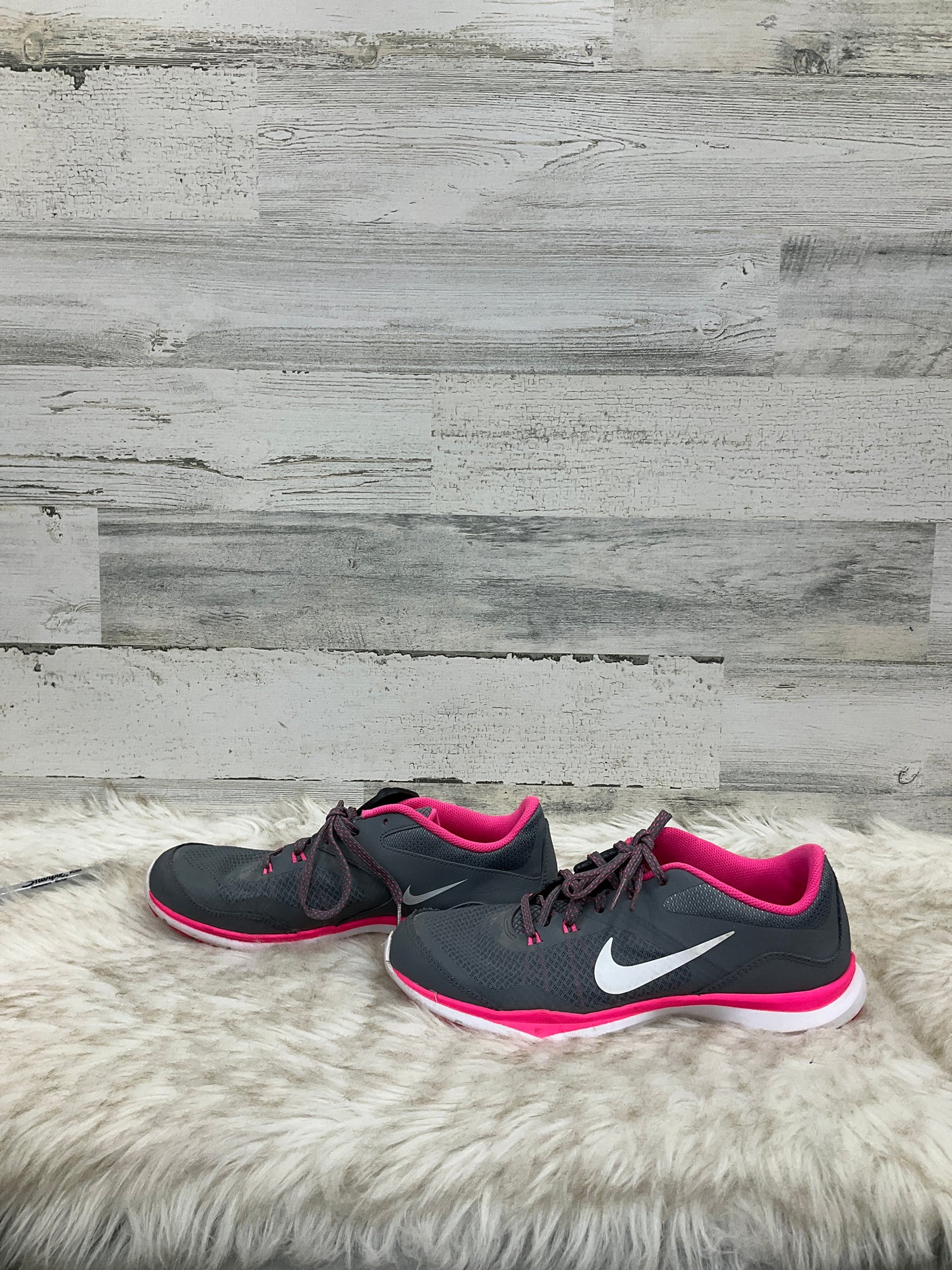 Shoes Athletic By Nike  Size: 8.5